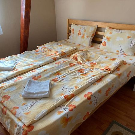 Balazs Vendeghaz Aparthotel Lupeni  Εξωτερικό φωτογραφία