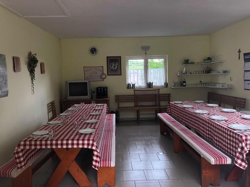 Balazs Vendeghaz Aparthotel Lupeni  Εξωτερικό φωτογραφία