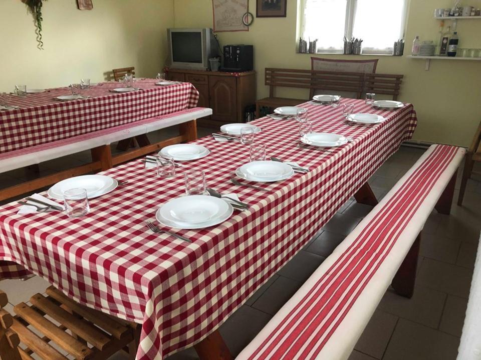 Balazs Vendeghaz Aparthotel Lupeni  Εξωτερικό φωτογραφία