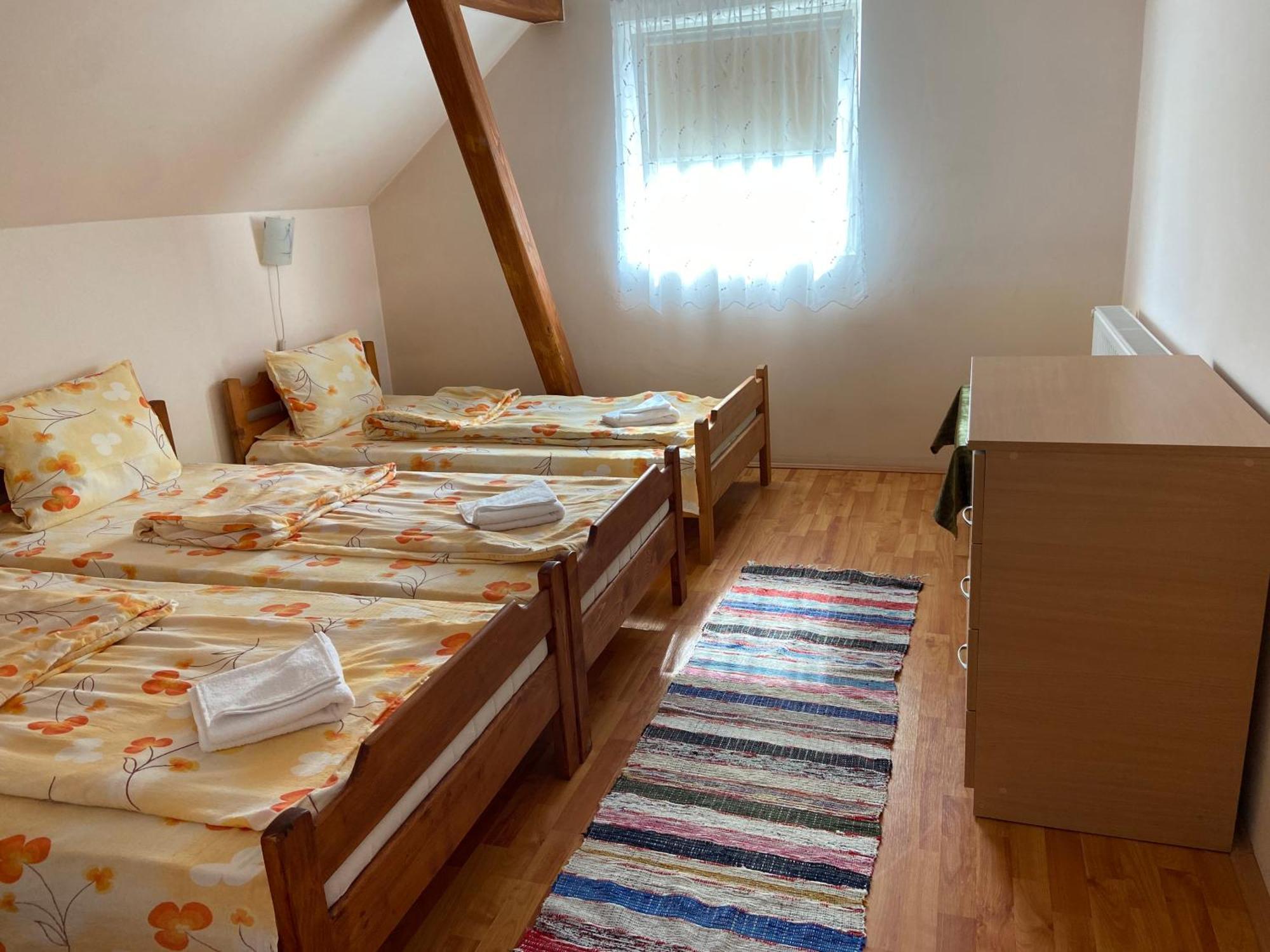Balazs Vendeghaz Aparthotel Lupeni  Εξωτερικό φωτογραφία